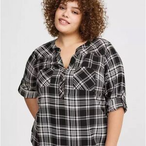 Torrid Harper Black & White Plaid Split Neck Blouse – Size 0